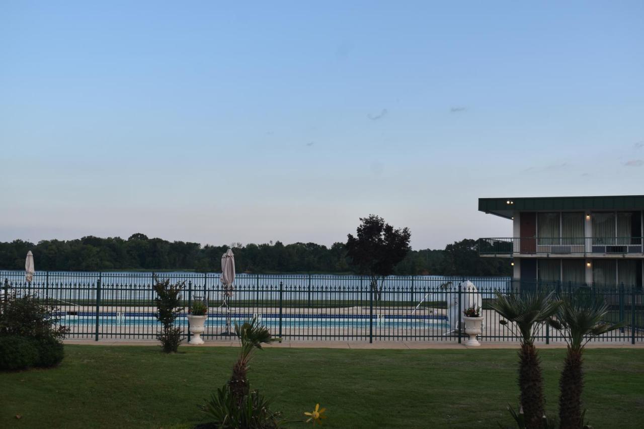 Super 8 By Wyndham Riverside Al Dış mekan fotoğraf